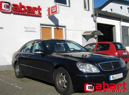 Mercedes-Benz S-320-W220