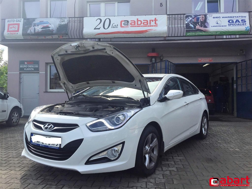 HYUNDAI i40-2.0GDi